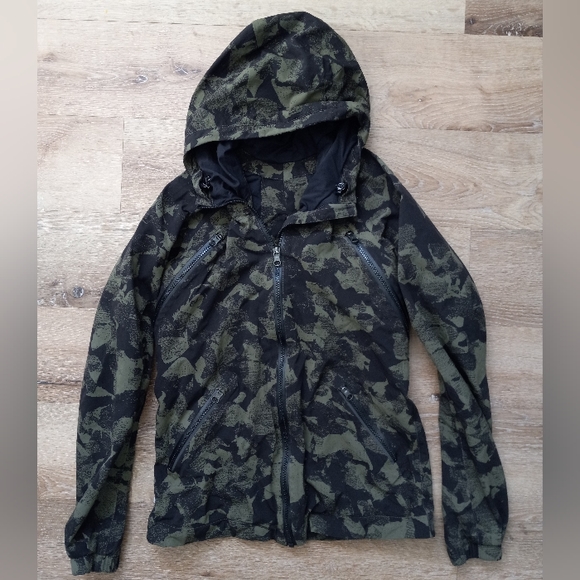 Lululemon Rise and Shine Fatigue Camo Rain Running Jacket Size 4 - Picture 2 of 10